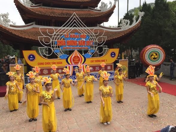 Spring festivals open nationwide  - ảnh 1